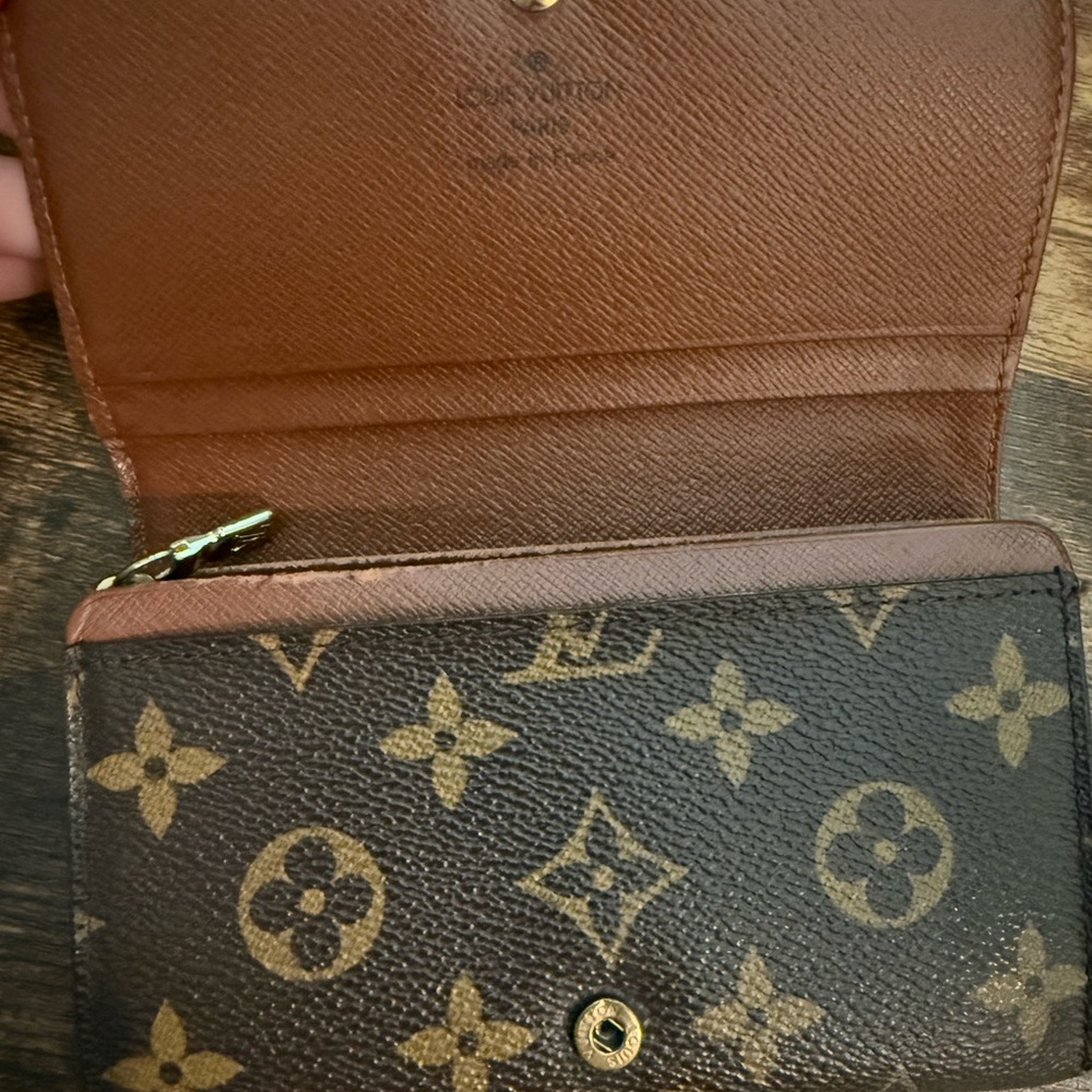 Louis Vuitton Brown and Tan Monogram wallet - Picture 7 of 10